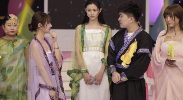 《颜值大战》预告首秀爆笑全场 为张大大颜值打分成热门话题