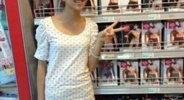 一张图片告诉你 妹子要在哪里摆剪刀手