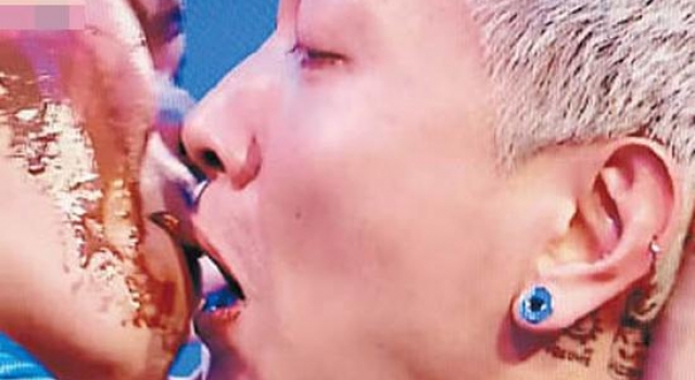 港综艺男主持人嘴对嘴传虫 郑中基隔岸观火拍记录