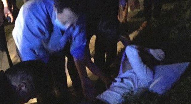 福州数名城管持棍棒围殴男子 因误会其在执法现场拍照