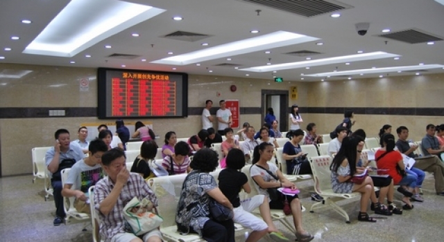 十年长相变化大 女子换身份证被要求开“我是我”证明