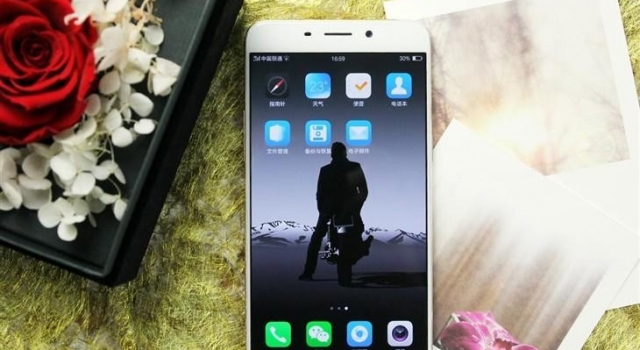 质感十足的2.5D玻璃屏手机都有哪些 要干货看这里