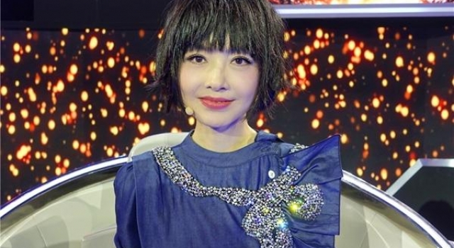 鲁豫千年不变的BOBO头终于换了 乐嘉赞年轻7岁