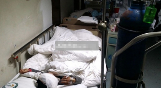 裸身男子翻越隔离栏引发2次车祸 致1死5伤