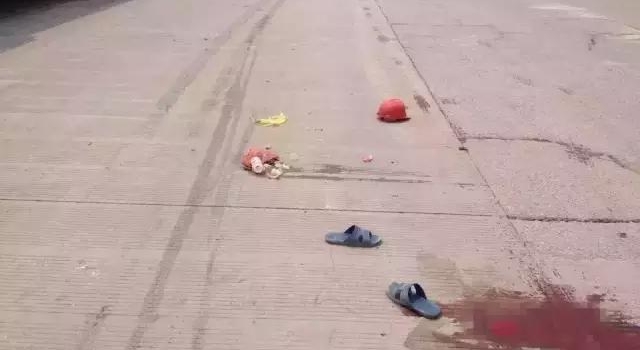 女子骑车遇车祸 头颅被泥头车碾压粉碎当场死亡!