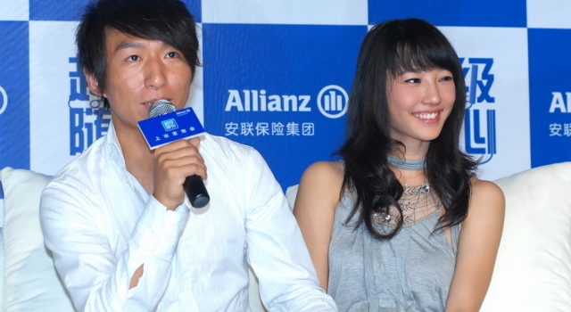 陈羽凡左拥右抱美女照片流出 白百合会是第二个董洁吗