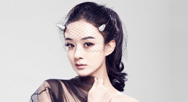 赵丽颖剪短发判若两人 美出新高度
