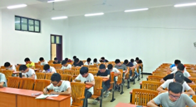 大学生签“连坐”承诺书 一人作弊全班重考真的好吗?