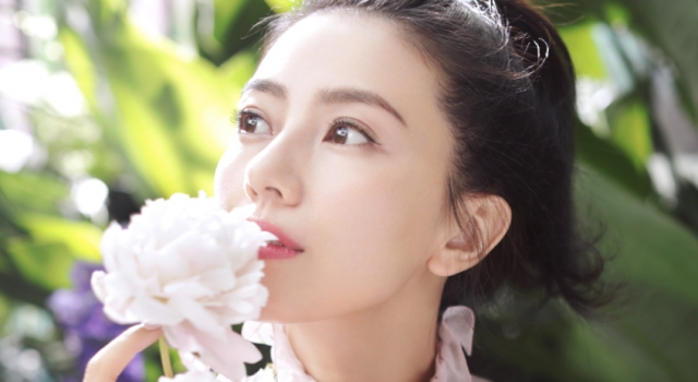 美炸了!高圆圆演绎花房姑娘与时尚美娇娘 简直超模范儿