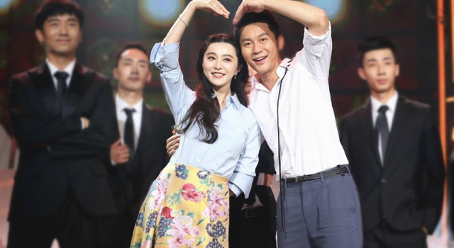 范冰冰李晨比心狂秀恩爱 范冰冰李晨为什么不结婚?