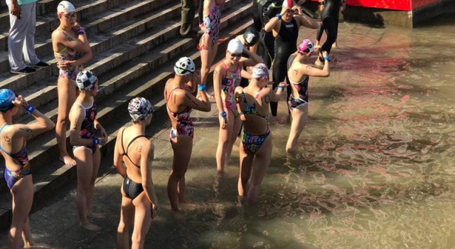 武汉“7·16渡江节”开幕 千人渡江场面壮观