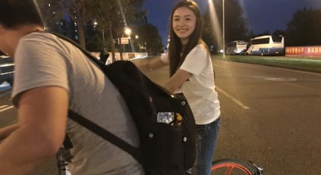 林允搭上了卓伟的顺风车 卓伟难得洗白一次