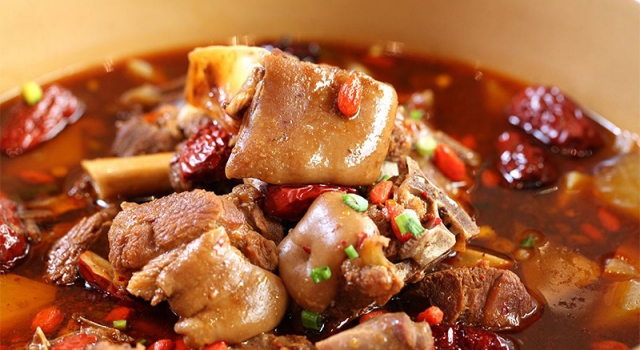 羊肉火锅怎么做 热气腾腾好滋补