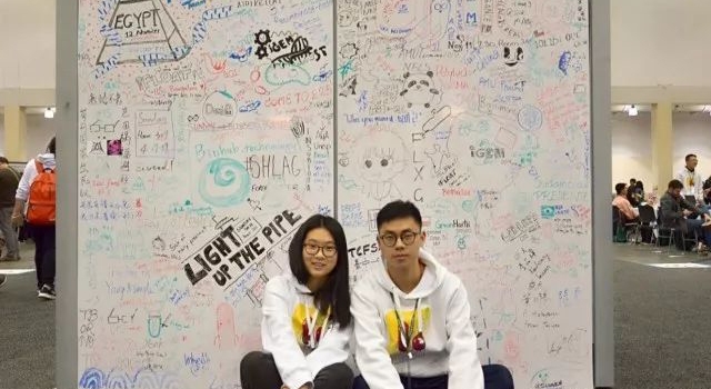 学霸情侣4年拿了53张证书 势均力敌的爱情你有吗?