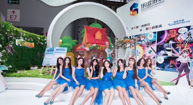 ChinaJoy开幕 一大波长腿美颜Show Girl来袭!属于动漫游戏迷的狂欢