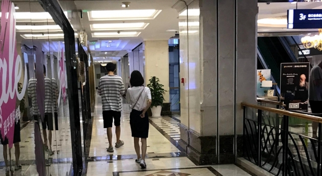 偶遇林更新王丽坤同逛家具店 网友:这是好事将近吗
