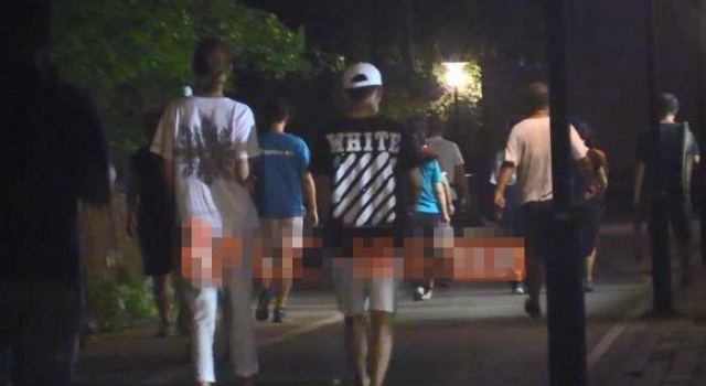 王宝强新恋情曝光:与高挑女子出行画面相当的温馨