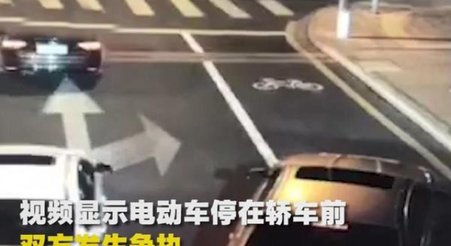 昆山街头砍人案 宝马司机持刀砍对方没拿稳被反杀