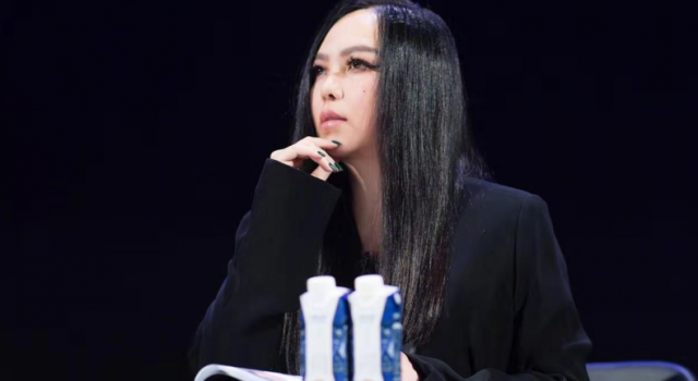 张惠妹眼尾翅膀妆 瘦出尖下巴不敢认 整个人变化很大