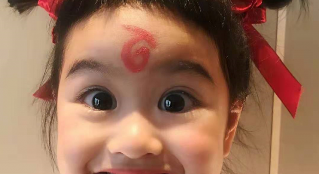 包贝尔女儿COS哪吒超可爱 难道哪吒原型是饺子?