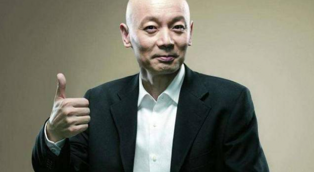 葛优低调出席酒宴 和吕良伟俨然两代人 他怎么了?