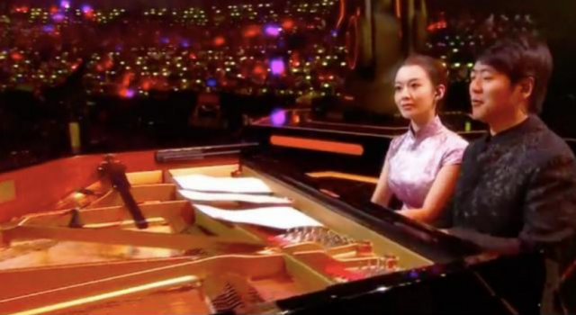 李宇春郎朗吉娜高甜舞台 吉娜衣服成为焦点