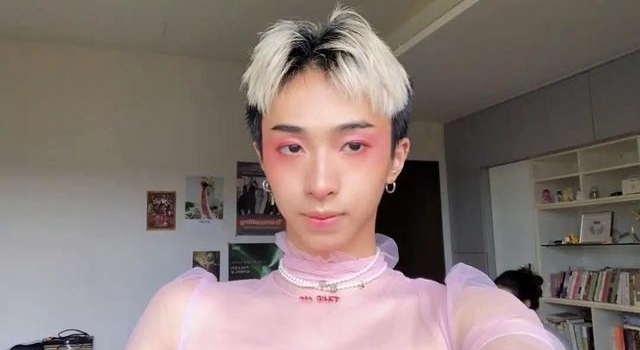 伊能静庾澄庆儿子哈利再晒女装照,粉纱裙配少女妆容,太妖娆