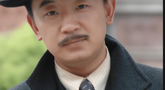 黄海波想通过玩抖音出现在大家面前,可刚要发账号就被封