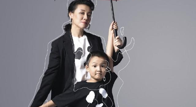 刘琳和儿子同上杂志封面,故事般演绎亲子时光,母子同款笑容吸睛