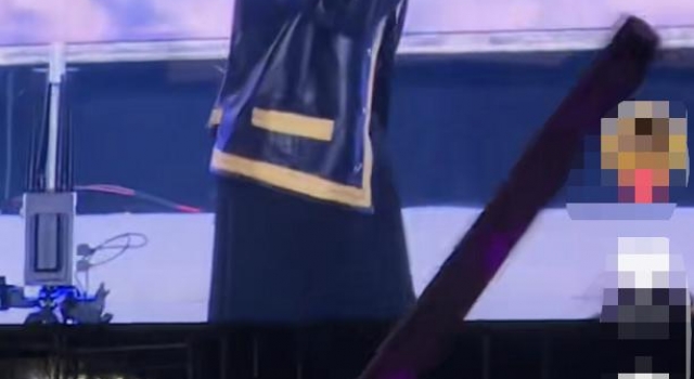 张韶涵商演尴尬翻车!唱到一半音响无声音,清唱救场却遭吐槽嘲笑