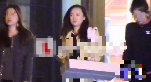 霍思燕聚餐被拍,脸胖成饼还松弛下垂,变成一个臃肿的贵妇
