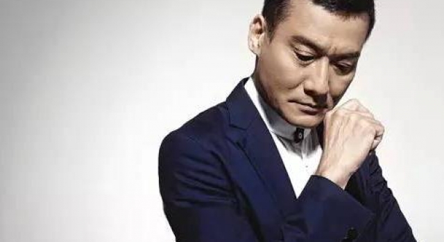 千面影帝梁家辉的人生:25岁夺影帝,八千元娶妻,被封杀摆地摊