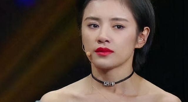 知名主持人因失误,少穿一件衣服,张国立尴尬得一个小时没转头