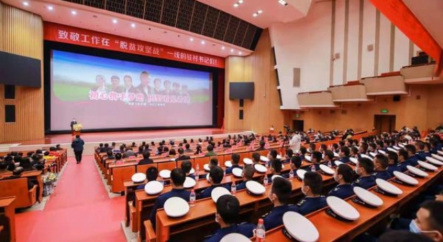 这部主旋律电影的首映,为何让观众眼眶湿润?