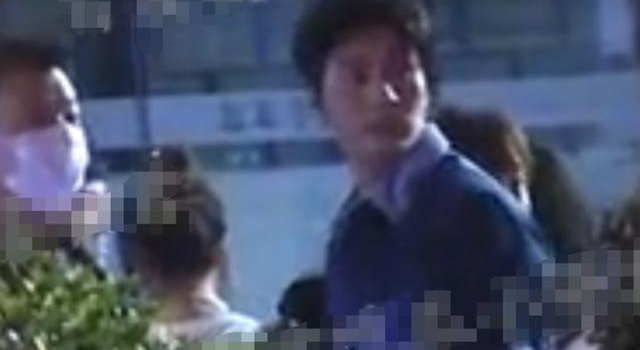 陈坤深夜与友聚会,获美女主动投怀送抱吓到傻眼,被调侃艳福不浅