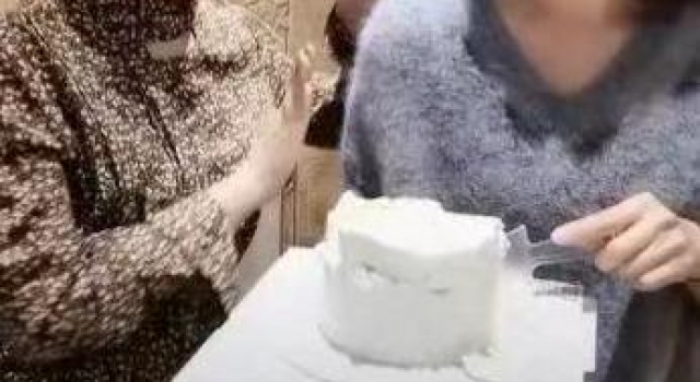 李梓萌私下嘟嘴卖萌反差太大!月亮姐姐曝其感情状态,疑似想脱单