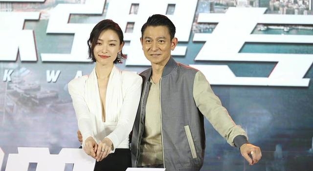 58岁刘德华越来越帅!和小26岁倪妮绝配合体,倪妮却差点走光