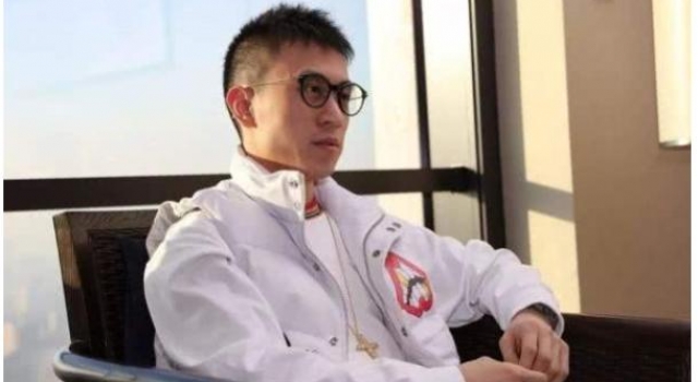“沪上皇”秦奋开劳斯莱斯去KTV,最爱一辆老车,不舍得卖