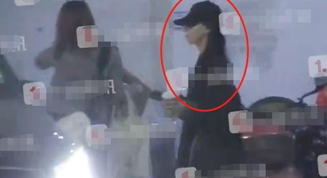 吴谨言洪尧疑似同居?男方车库吸烟不惧偷拍,曾故意晒出亲密照