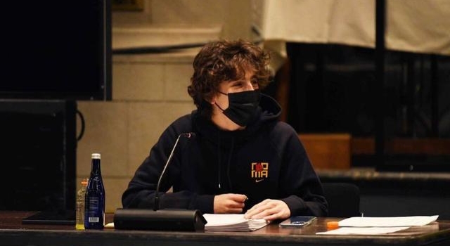 甜茶现身彩排《SNL》与粉丝合照 主持首秀引期待