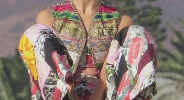 陈冠希老婆被偷拍,裙子仅用5个夹子固定,后背三个大洞秀腰线