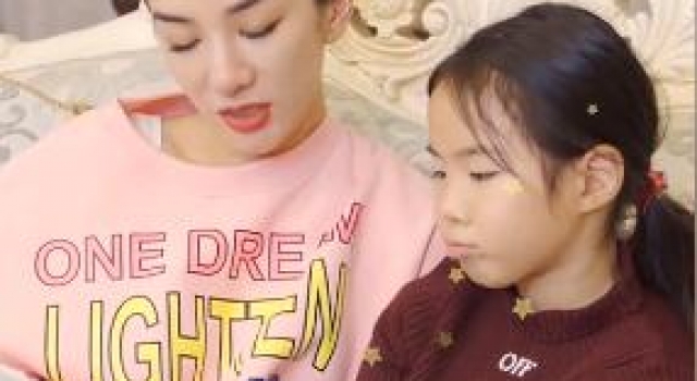 黄奕7岁女儿颜值跑偏,大小眼龅牙太明显,不爱读书还敢怼妈妈