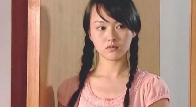 唐嫣15年前拍的剧开播 扎麻花辫演村姑面庞青涩