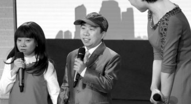 童颜袖珍夫妻被误认为学生 结婚登记吓坏登记员