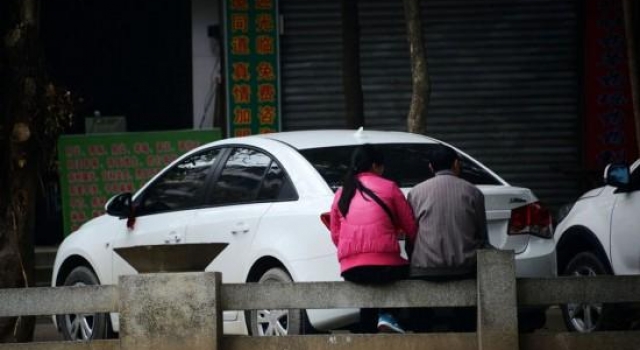 女子问老汉借钱答应钱债肉偿 事后反悔全家遭老人投毒
