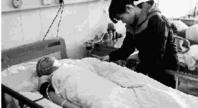 丈夫脑溢血住院费用高昂 妻子放弃治疗:已无生存价值