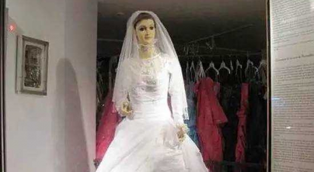 吓死宝宝了!婚纱店里的模特是干尸 栩栩如生70年