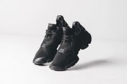 Y-3 KohnaƳȫɫ˶Ь