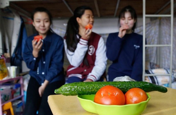 好励志!女孩退伍后欲考空姐 为穿制服狂吃黄瓜减十几斤