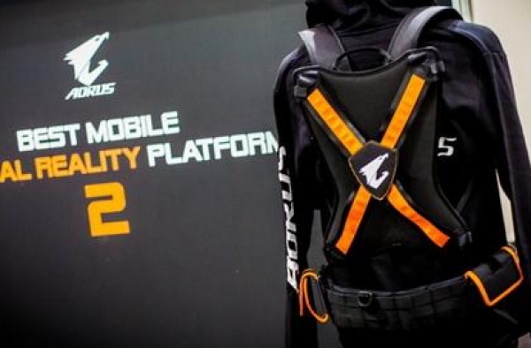 可以背着的游戏本 Aorus X7虚拟现实游戏
